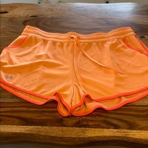 XL UNDER ARMOR RUNNING SHORTS